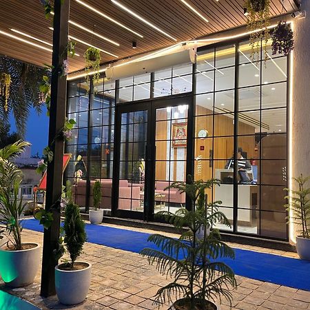 Hotel Three Seasons Vrindāvan Exterior photo