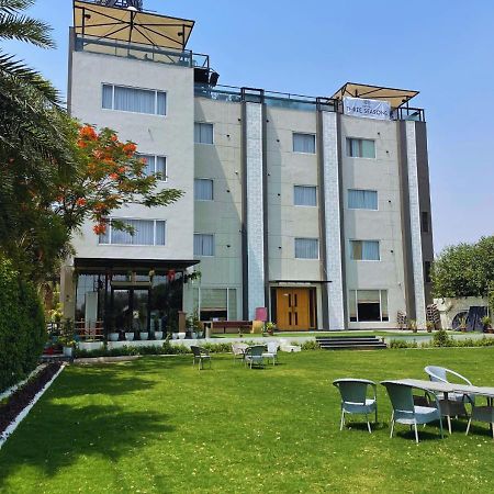 Hotel Three Seasons Vrindāvan Exterior photo