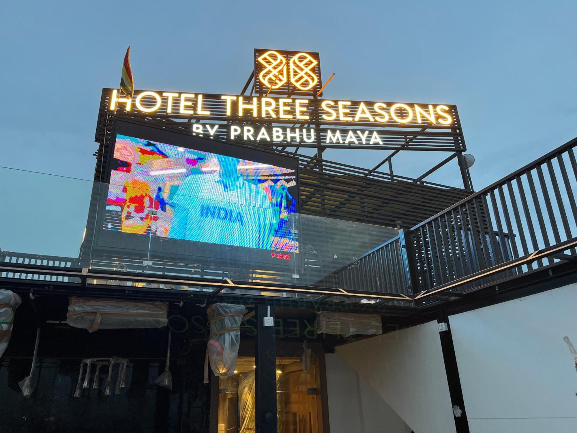 Hotel Three Seasons Vrindāvan Exterior photo