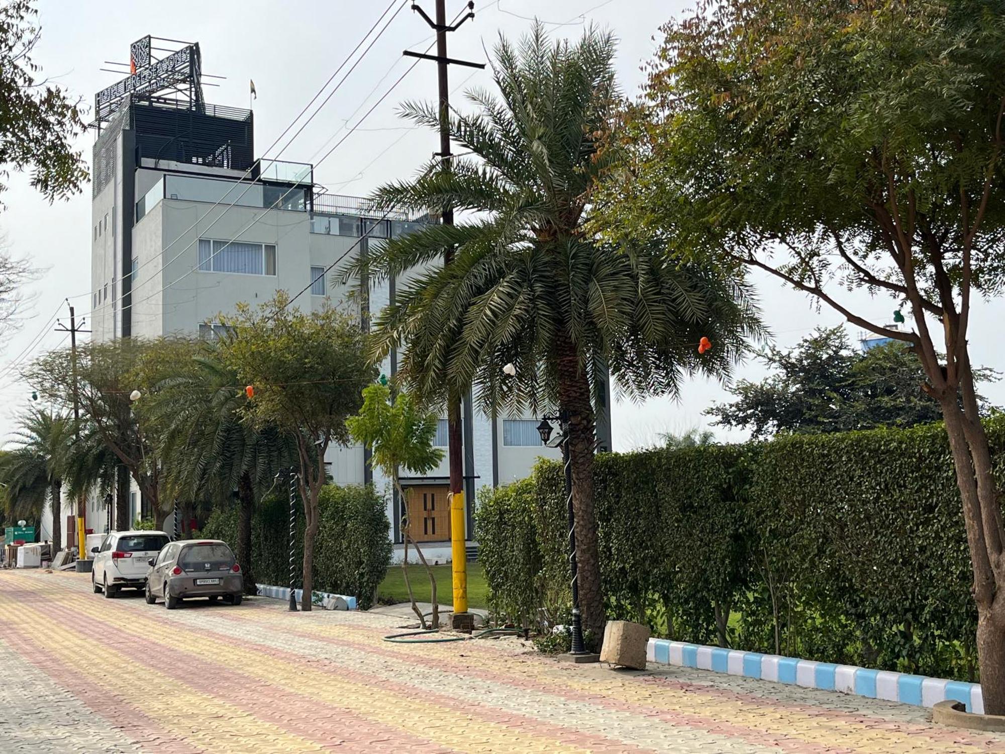 Hotel Three Seasons Vrindāvan Exterior photo