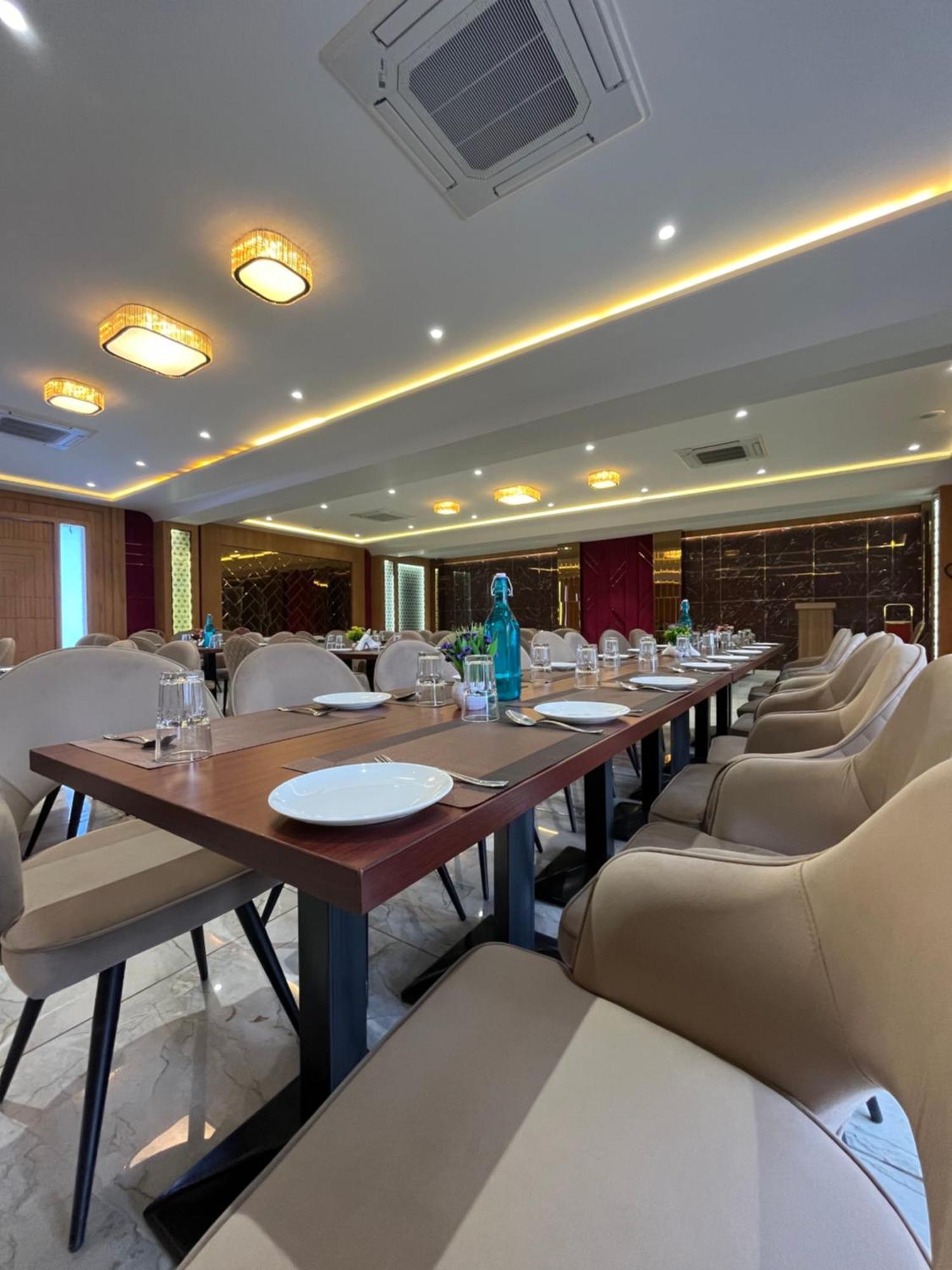 Hotel Three Seasons Vrindāvan Exterior photo