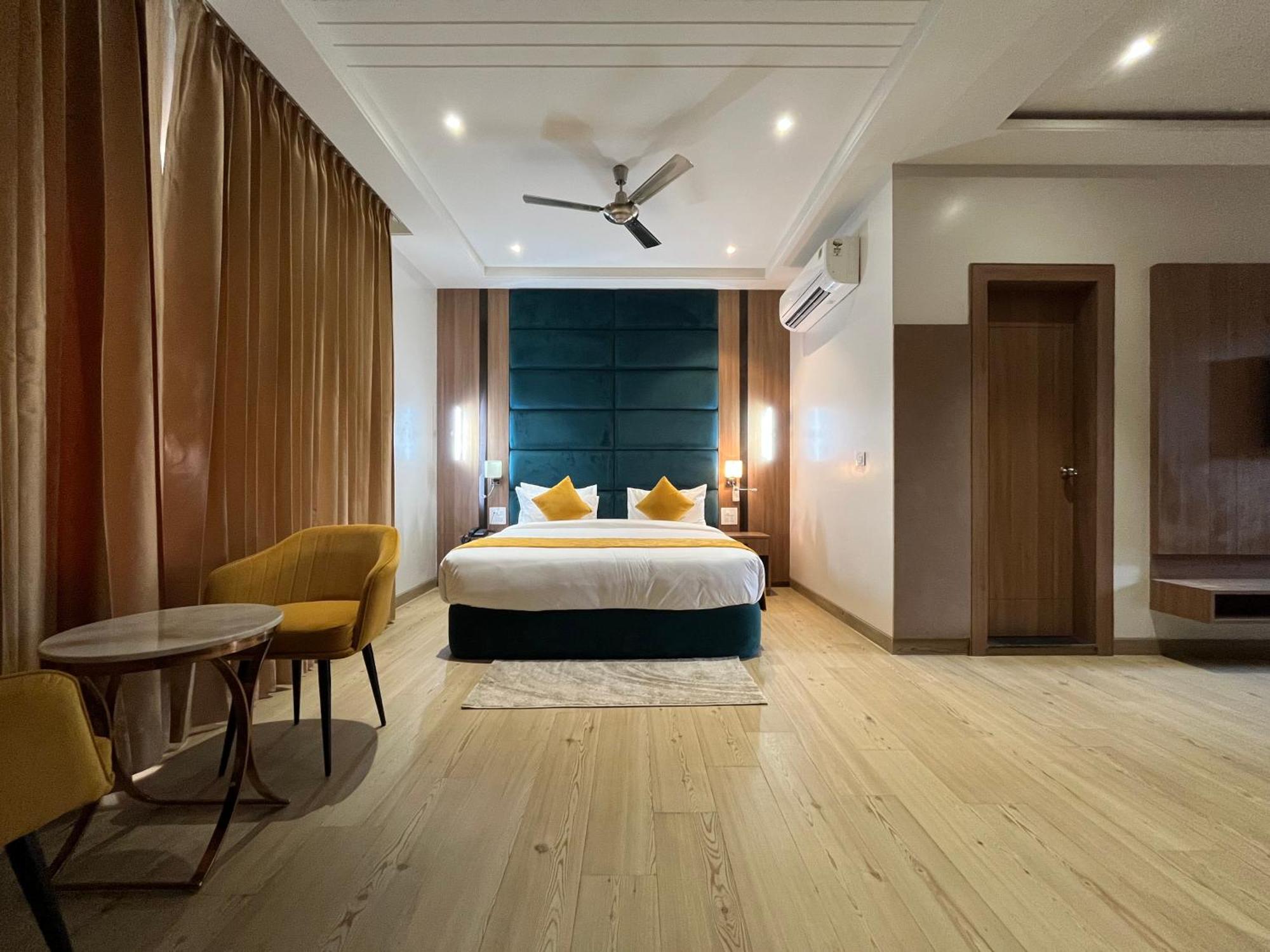 Hotel Three Seasons Vrindāvan Exterior photo