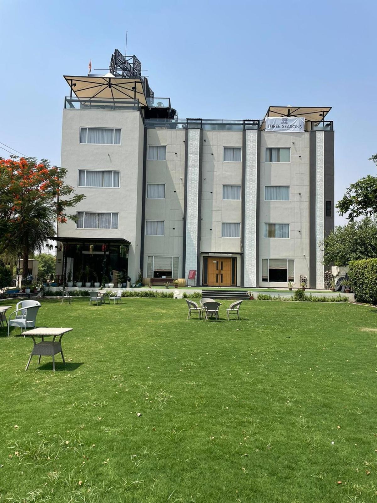 Hotel Three Seasons Vrindāvan Exterior photo