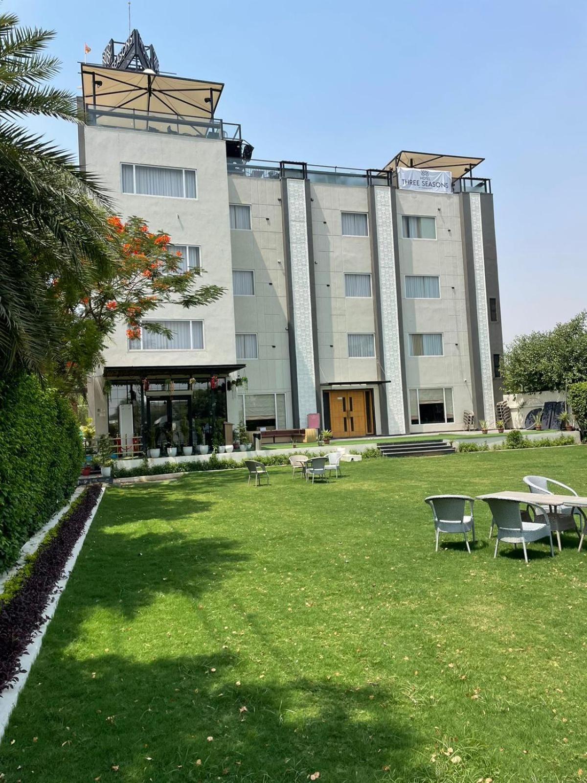 Hotel Three Seasons Vrindāvan Exterior photo