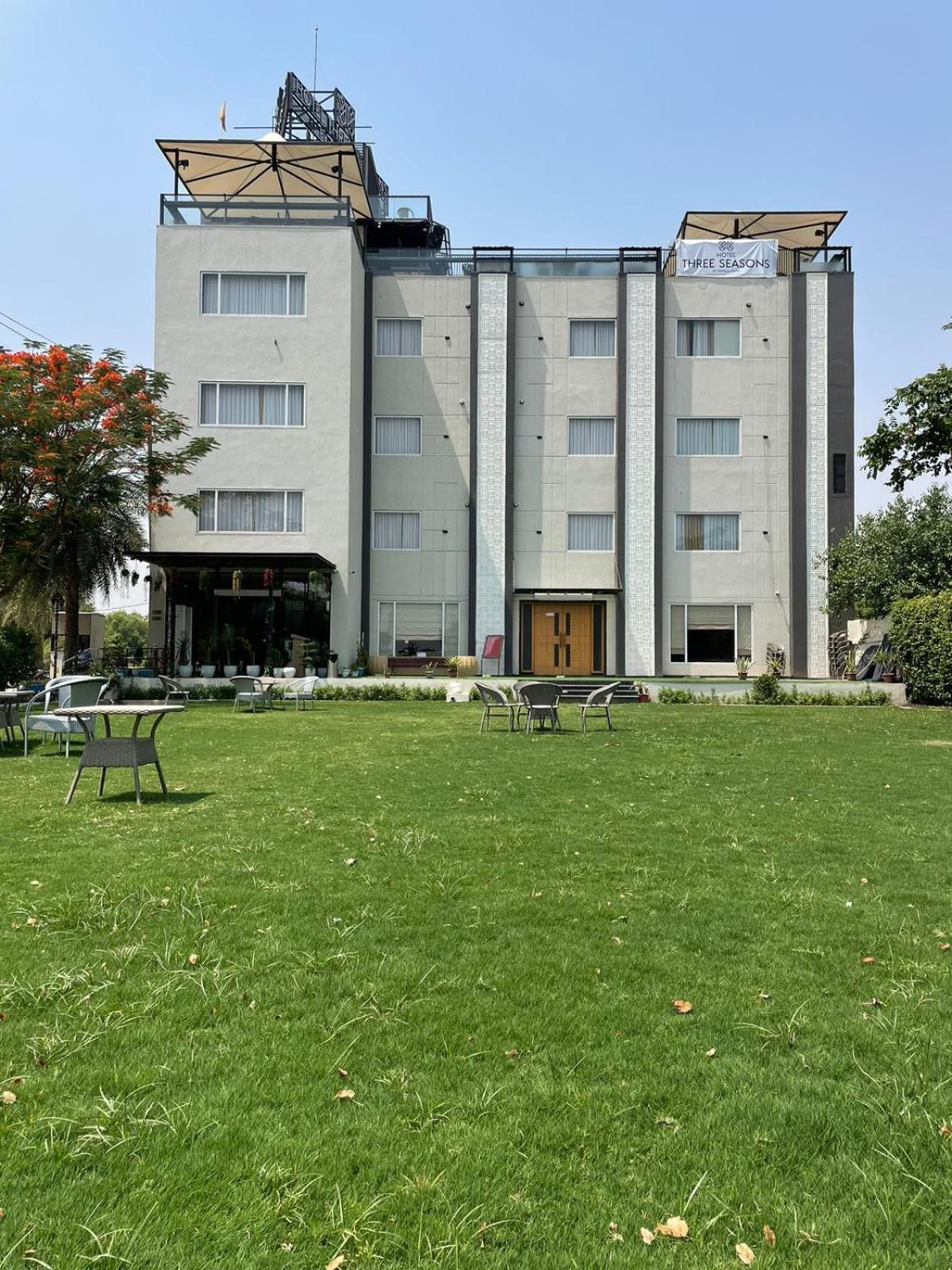 Hotel Three Seasons Vrindāvan Exterior photo