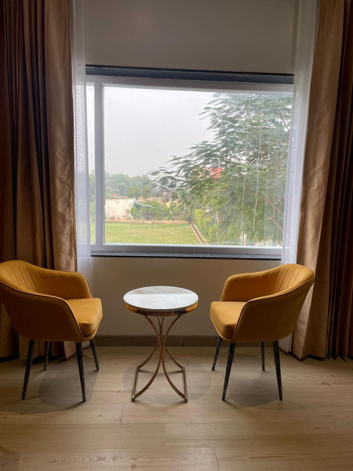 Hotel Three Seasons Vrindāvan Exterior photo