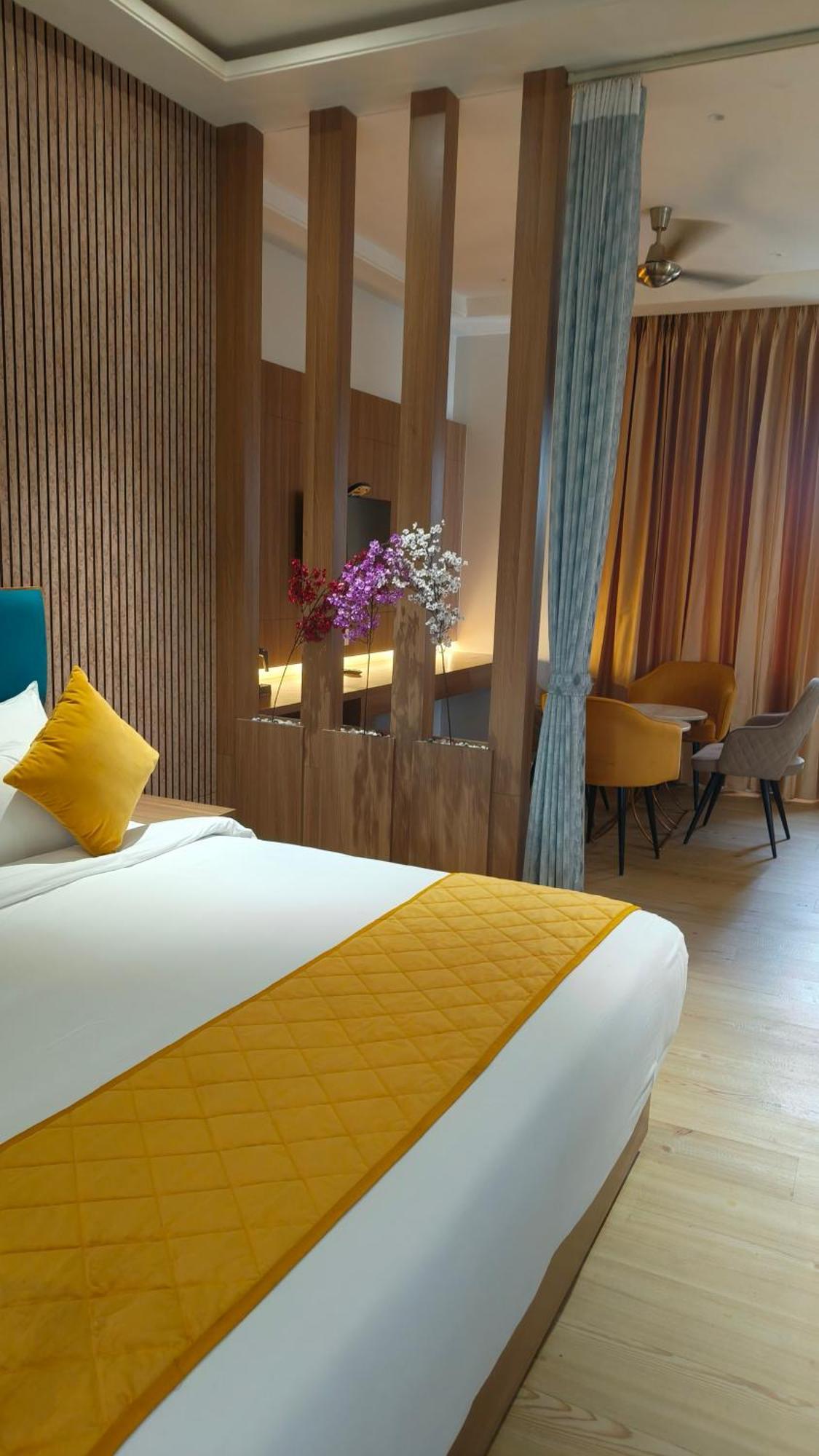 Hotel Three Seasons Vrindāvan Exterior photo