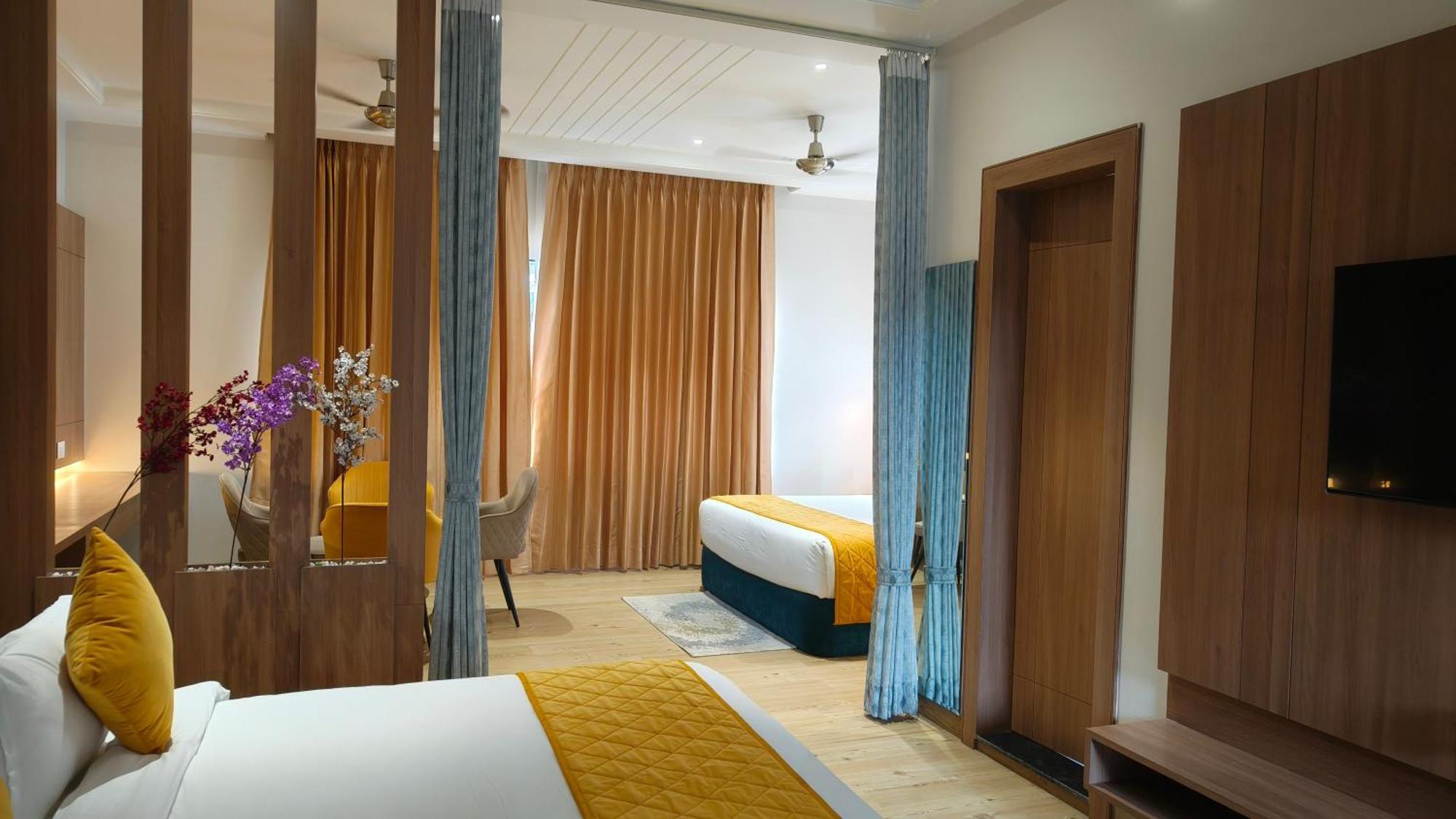 Hotel Three Seasons Vrindāvan Exterior photo