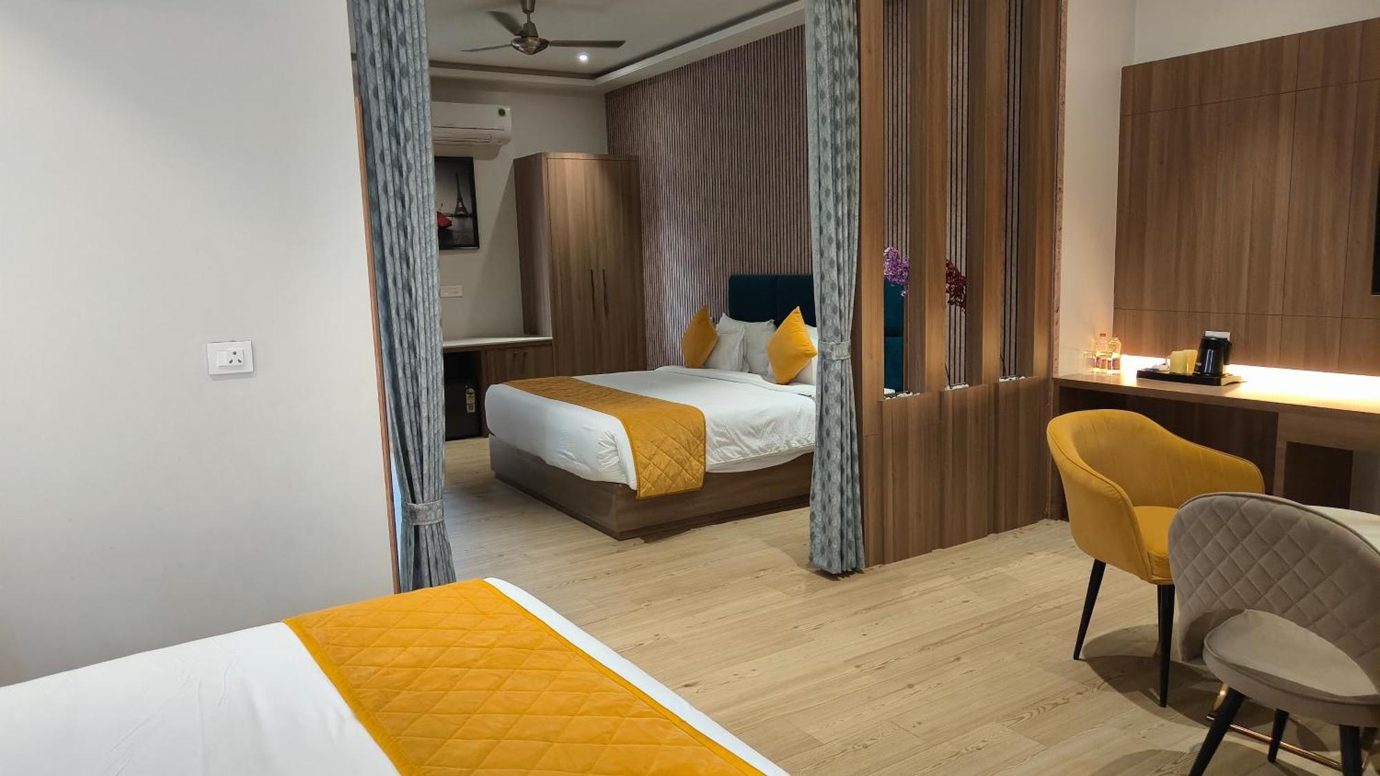Hotel Three Seasons Vrindāvan Exterior photo