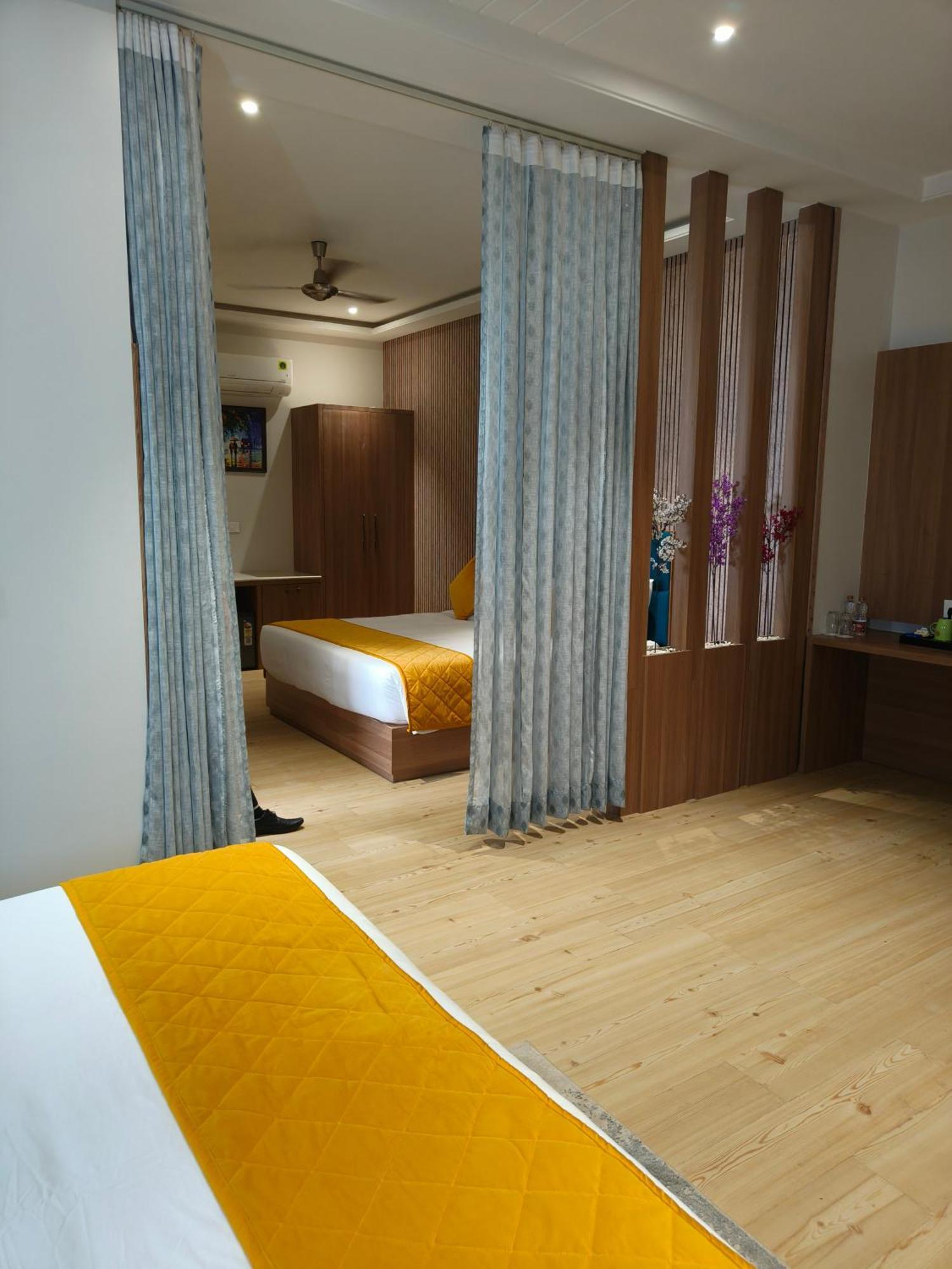 Hotel Three Seasons Vrindāvan Exterior photo