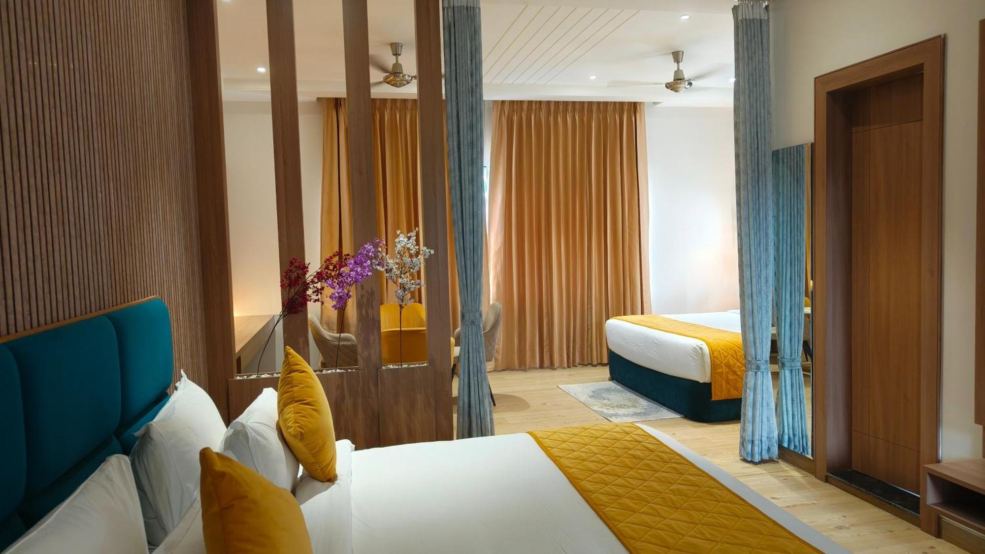 Hotel Three Seasons Vrindāvan Exterior photo