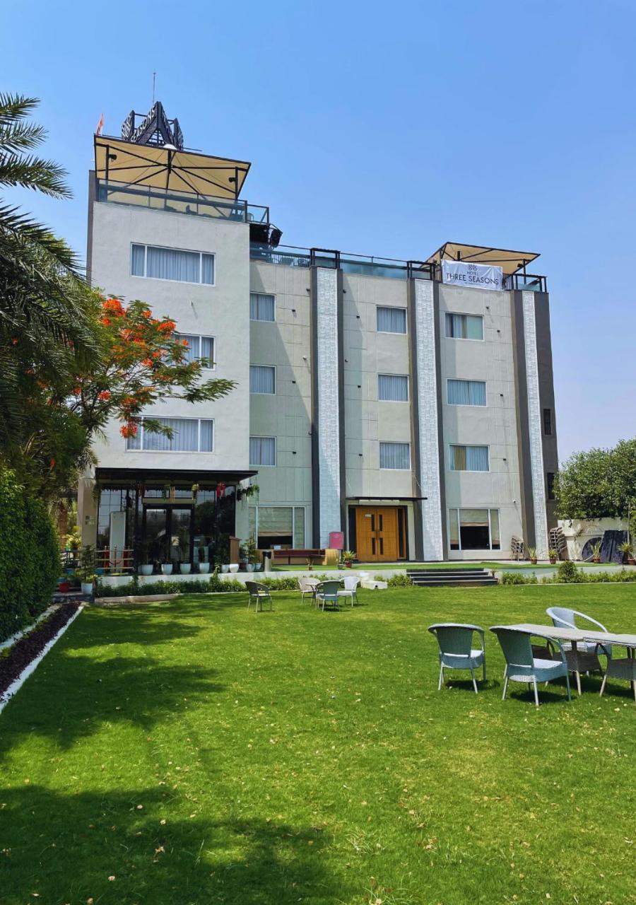 Hotel Three Seasons Vrindāvan Exterior photo